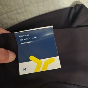 Old Navy women's leggings. Black. High rise 7/8 ankle. Size Medium. New with tag